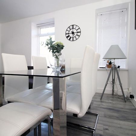 Executive Style 2 Bed Flat In Bridgend F2 Apartment Exterior photo