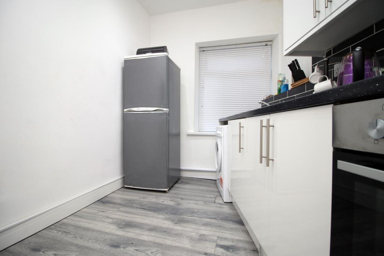 Executive Style 2 Bed Flat In Bridgend F2 Apartment Exterior photo